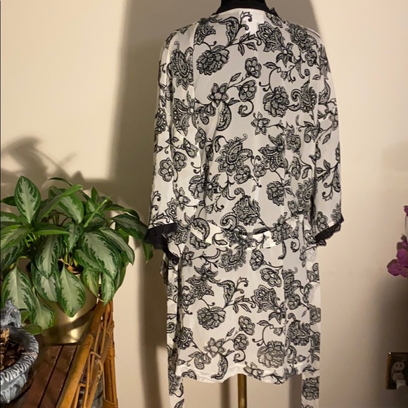 Jessica Simpson sheer robe new without tags NWOT - will discount bundles - Picture 4 of 5